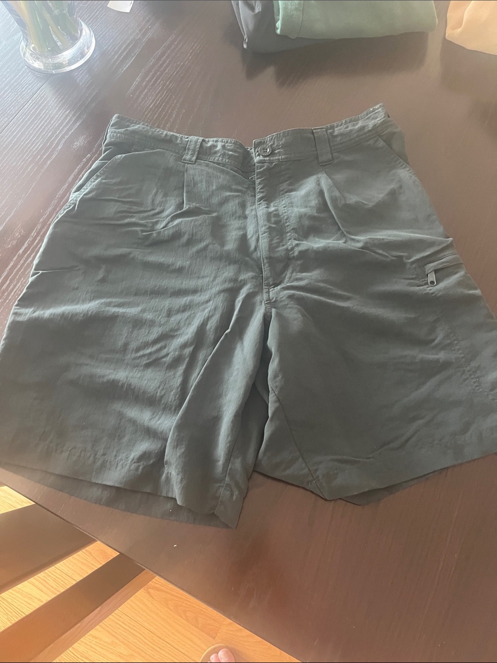 Royal Robbins Men's Cargo Shorts in Dark Green